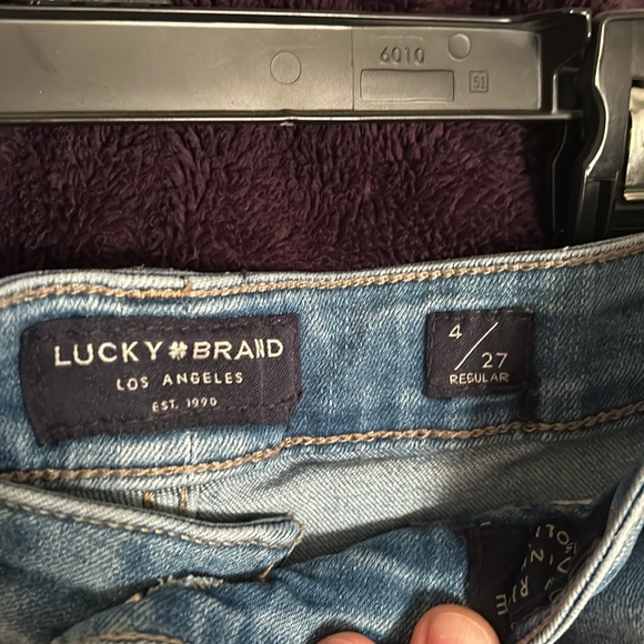 Lucky brand skinny jeans size 4. - Picture 3 of 3